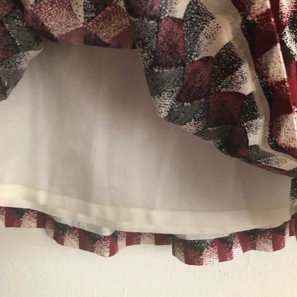 ANN TAYLOR LOFT Womens Lined Skirt Side Zipper Size 10 Pin tucks Around Hips - Picture 2 of 9